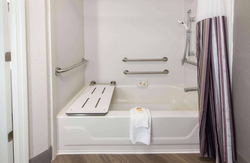 Limona Improvement Hotel | La Quinta Inn & Suites by Wyndham Tampa Brandon Regency Park