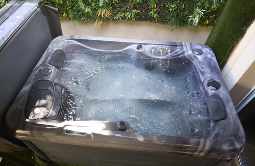 Arnouville House | La Romance Room - Jacuzzi | Cinema | Sauna