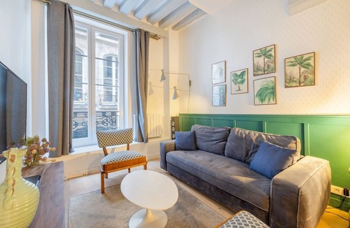 Bonne-Nouvelle Apartment | La Rue, 2BR/2BA, 6 people