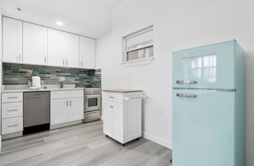 Pass-a-Grille Historic District Apartment | La Tortuga Historic Downtown Pass A Grille St Pete Beach 6