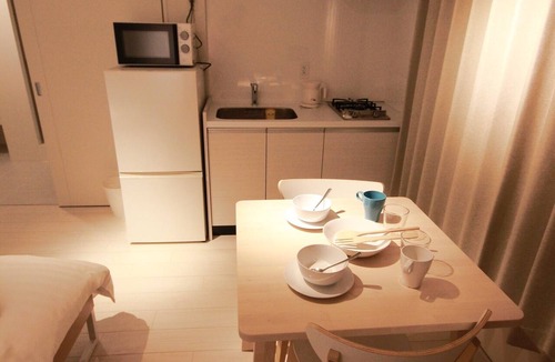 Nishi-Shinjuku Apartment | LA202 東京・新宿の快適なお部屋！どこへ行くにもアクセスしやすく、とても便利な立地です。