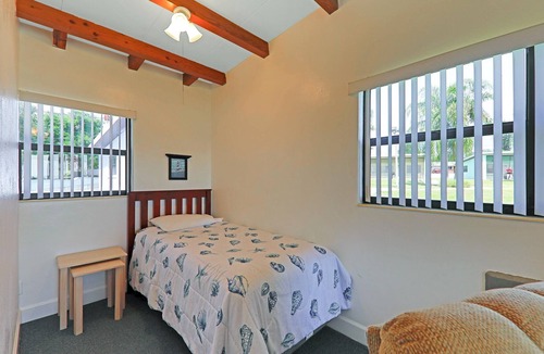 Sylvan Shores Condo | Lake Blue Resort - #17 -*Lakefront, *Heated Pool, Sandy Beach