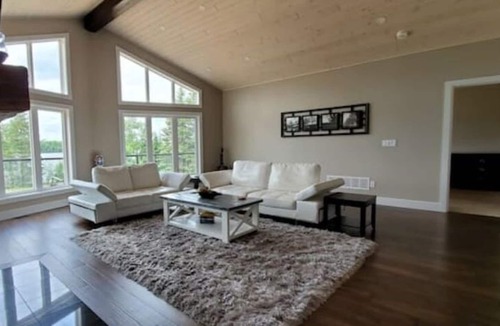 Armour Cottage | Lake Escape - Luxury Cottage With private man-made beach and shallow water entry