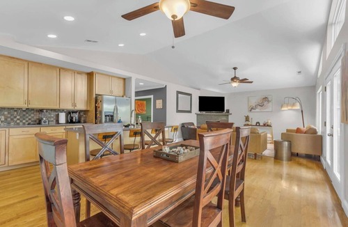 Lyman House | Lake Escape Paddle Cove w/Hot Tub - 6 Bedrooms