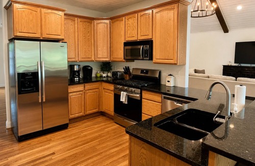 Winchester House | Lake front Tim’s Ford Retreat, 6BR, Kayaks, Dock Near Twin Creeks