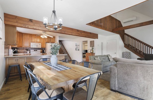 Jim Thorpe House | Lake front with Private Beach, Hot tub, Pool, Pickle Ball, March Dates available