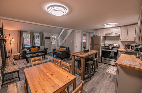 Locust Lake Village Ski Chalet | Lake Lovers Lounge > Firepit*Screened Porch*Kayaks