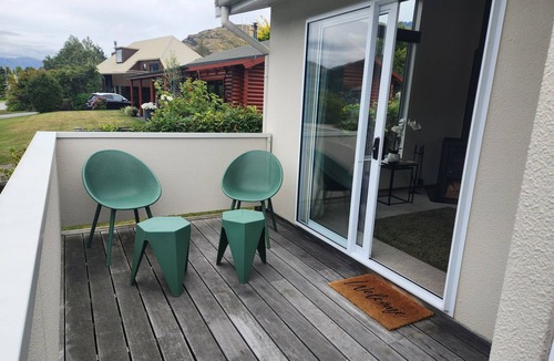 Kelvin Heights House | Lake & Mountain view holiday home, Come and enjoy this stunning location!