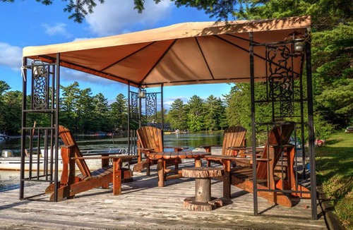 Bracebridge Cottage | Lake Muskoka Escape Family Cottage- McVittie Island relaxation with amenities