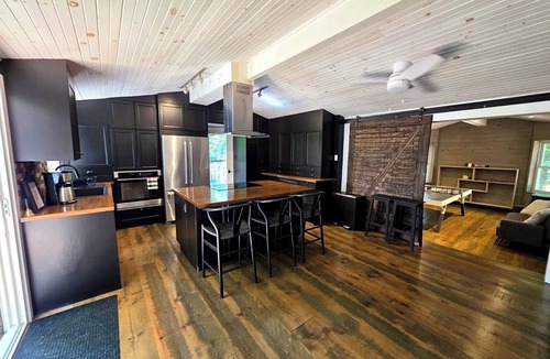 Bracebridge Cottage | Lake Muskoka Island Cottage boat access only