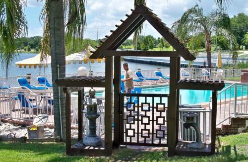 Cypress Gardens Hotel | Lake Roy Beach Inn - Winter Haven