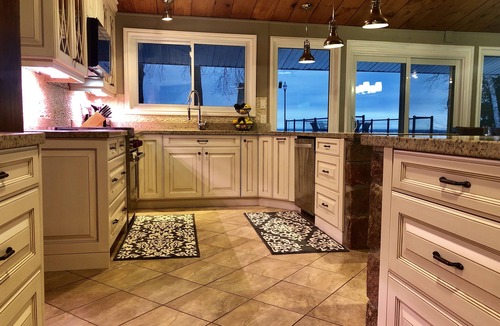Oro Station Cottage | Lake Simcoe Water Front Cottage