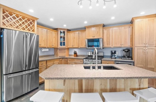 Branchport Cottage | Lake Therapy On Keuka | Lakefront | FLX | Hot Tub