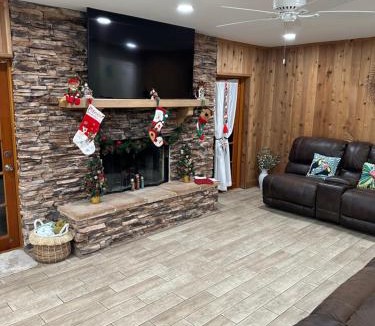 Brandon House | Lake Valrico's Camelot Court with HEATED POOL & access to private lake