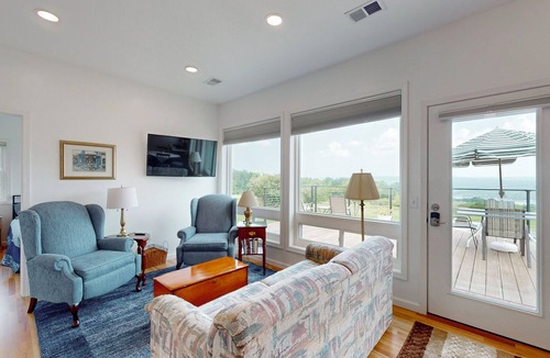 Hammondsport House | Lake & Vineyard View