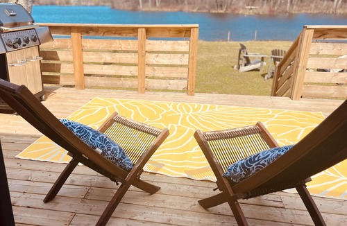 Halton Hills House | Lakefront 1 bedroom tiny home