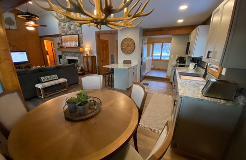 Treasure Lake House | Lakefront 4 Bedroom 2.5 Bath Hot Tub, Firepit, Dock, Deck and great backyard!