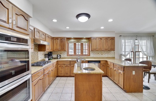 Henryville House | LAKEFRONT BACKYARD! Secluded Fishing, Kayaks, Arcade Room, Poker Room and Gym!