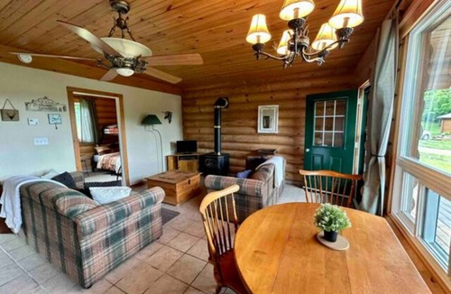 Unorganized Centre Parry Sound Cabin | Lakefront Cabin #4 - 4 Season - Sleeps 7