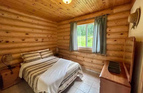 Unorganized Centre Parry Sound Cabin | Lakefront Cabin #6 - 4 Season - Sleeps 7