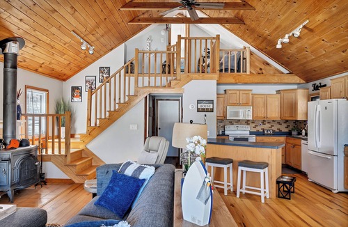 South Kortright Ski Chalet | Lakefront Chalet w/hot tub, game room, and kayaks. Pet-friendly!