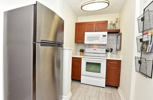 Winter Park Condo | Lakefront Condo w/Sunroom, Office, & Lakeside Pool