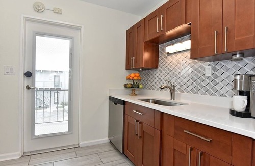 Winter Park Condo | Lakefront Condo w/Sunroom, Office, & Lakeside Pool