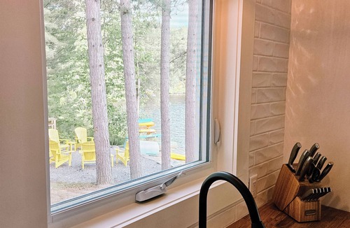 Torrance Cottage | Lakefront Cottage in Muskoka | SAUNA & Beach