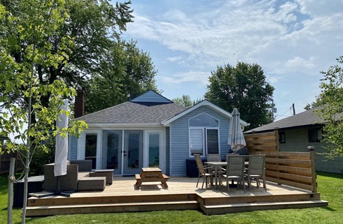 Dashwood Cottage | Lakefront Cottage on Lake Huron - with Private Beach!