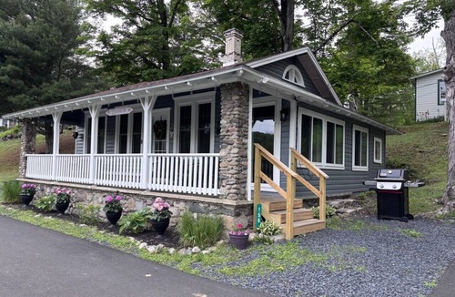 Saylorsburg House | Lakefront Couples Retreat in the Poconos