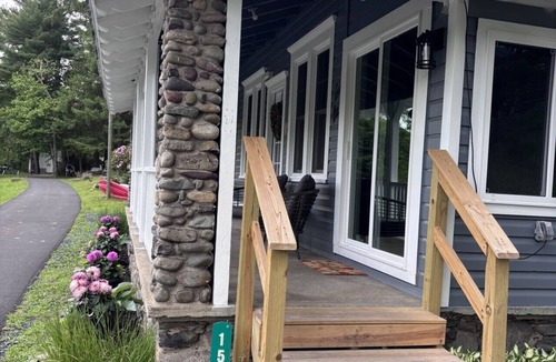 Saylorsburg House | Lakefront Couples Retreat in the Poconos
