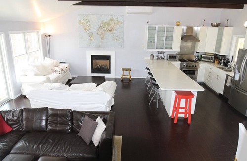 Milford House | Lakefront Getaway - Less than 2 hrs from NYC - Private Lake Access/Hot Tub