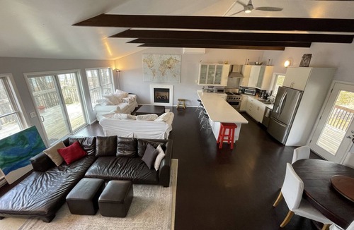 Milford House | Lakefront Getaway - Less than 2 hrs from NYC - Private Lake Access/Hot Tub