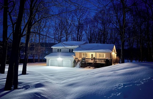 Milford House | Lakefront Getaway - Less than 2 hrs from NYC - Private Lake Access/Hot Tub