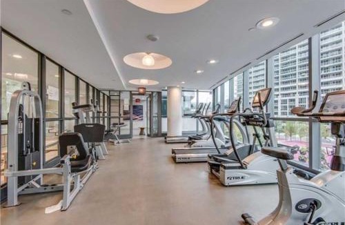 Fort York Apartment | Lakefront living Downtown Toronto - Free Parking, Gym, Indoor Pool