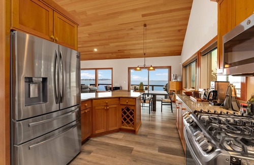 Sandpoint House | Lakefront Luxury -June Special - Private Beach & dock near Sandpoint -Sleeps 9