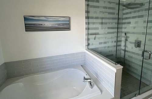 Ahmic Harbour Cottage | Lakefront Muskoka Retreat - Hot tub / Sauna - 11 beds - sleeps 8-10 adults