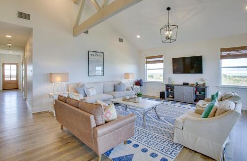 Lake Catherine House | Lakefront NOLA Home w/Hot Tub & Views!