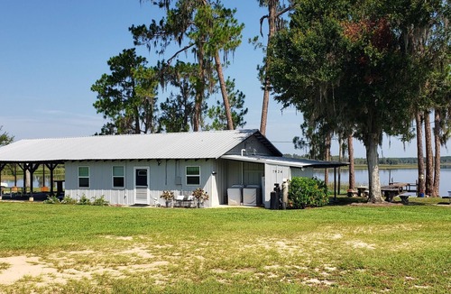 Clermont Cabin | LAKEFRONT- peaceful hideaway, short drive to attractions, springs and beaches.