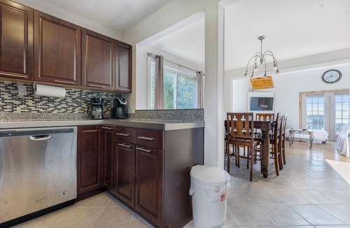 Dashwood Cottage | Lakefront Retreat near Lake Huron! Sleeps 14