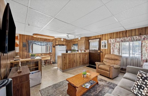 Bayview Boat Rental | Lakefront Scenic Bay Floathome