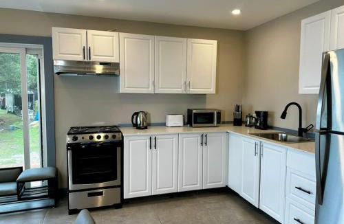 Carling House | Lakefront Studio Cottage #8