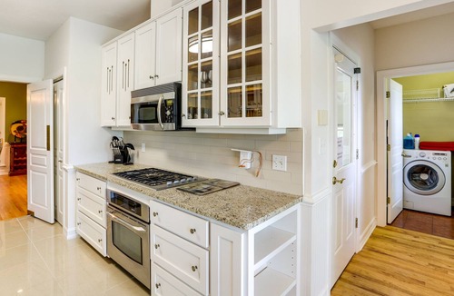 Killearn Lakes House | Lakefront Tallahassee Vacation Home w/ Gas Grill!