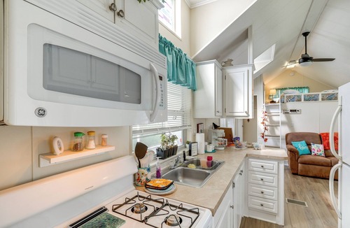 Lakeland Cottage | Lakeland Cottage w/Pool Access + Screened Porch!