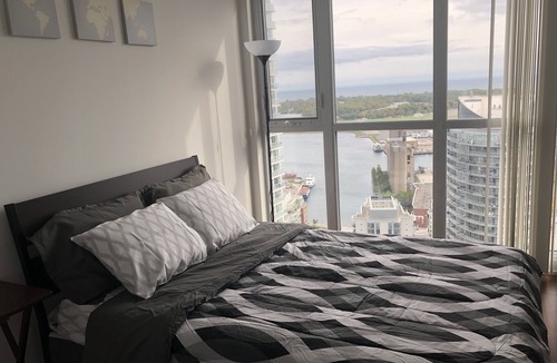 Fort York House | Lakeshore townhouse.