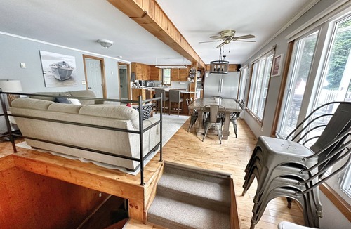 L'Amable Cottage | Lakeside Bliss Tait Lake – Cozy 3 Bed Cottage with Hot Tub & Private Waterfront!