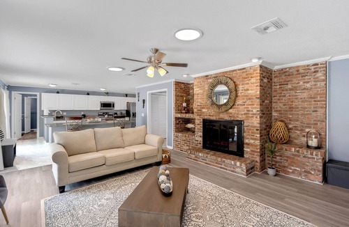 Auburndale House | Lakeside Escape - Charming - Nearby Attractions