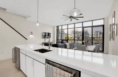 Innisfil Apartment | Lakeside Haven