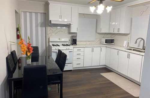 Penetanguishene House | Lakeside Serenity