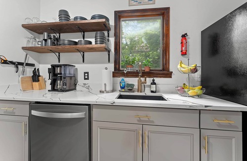 Cheat Lake House | Lakeside Townhouse close to highways & town center
